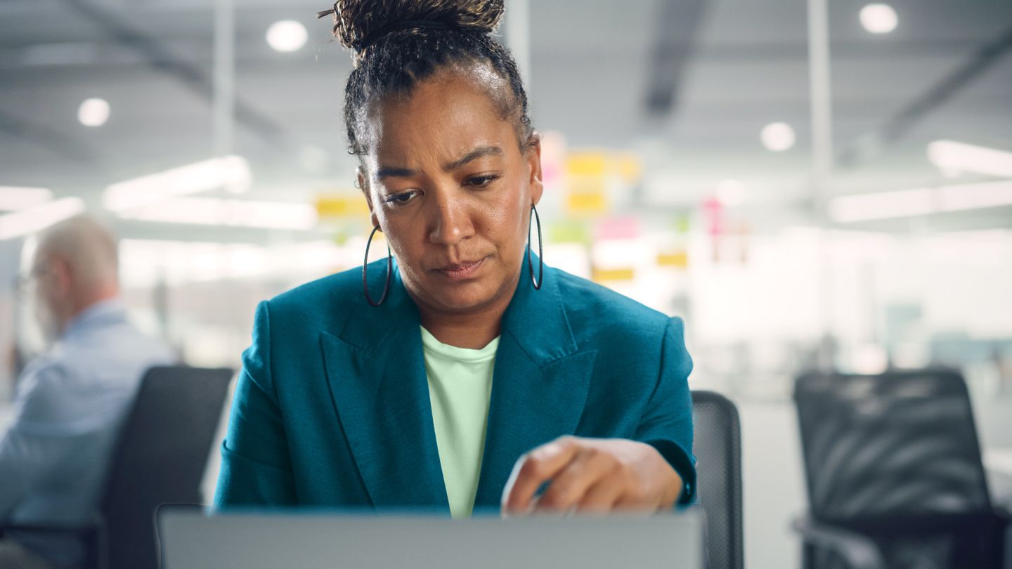 women are struggling menopause symptoms at work 1440x810